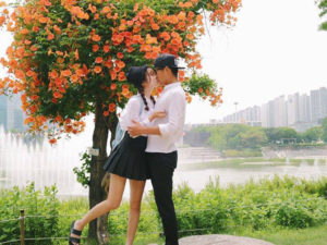 c6-five-photo-poses-inspired-by-korean-couples