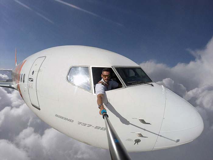 pilot-fake-mid-flight-selfies-instagram-daniel-centeno-2-59b244272255c__700