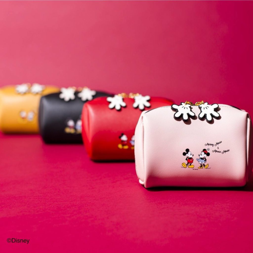 「Mickey & Minnie」化妝袋，共有四色可選，時尚又實用。